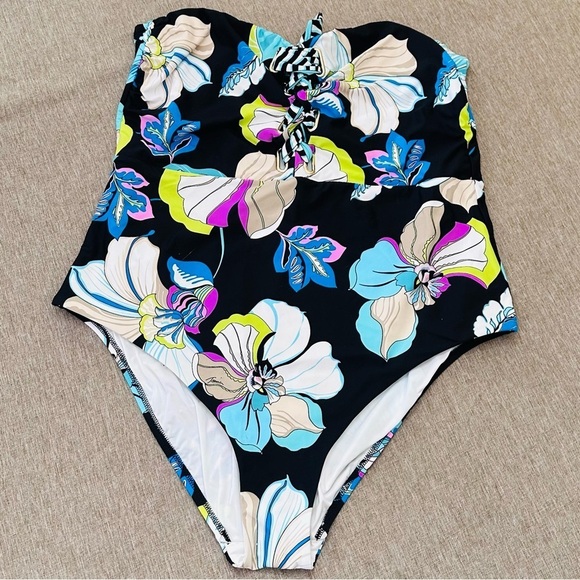 Trina Turk Other - Trina Turk Plus Size Strapless Swimsuit 🩱
